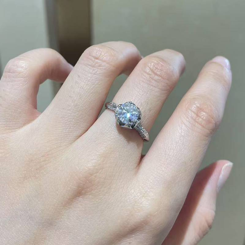 Single Head Women's Ring S925 Silver Plated Platinum Customized Selection Main Stone Moissanite Diamond 1.0ct/Secondary Stone High Carbon Diamond